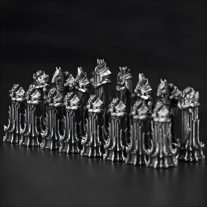 Mini Holy vs Evil Schachfiguren – Metall Deko